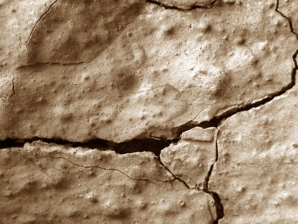 crack-on-wall-1157130